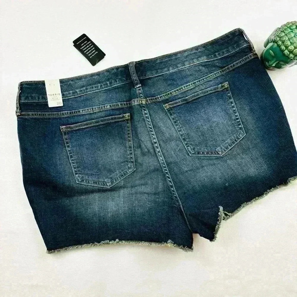 NWT Torrid Vintage Stretch Dark Wash Raw Hem Distressed Denim Shorts Size 20 - Picture 9 of 16